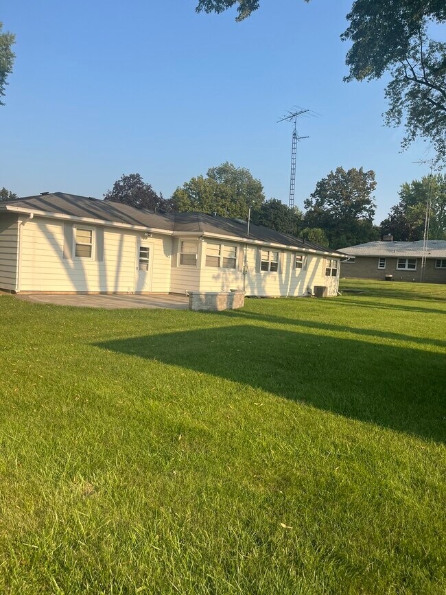 Building Photo - 532 Riley Dr