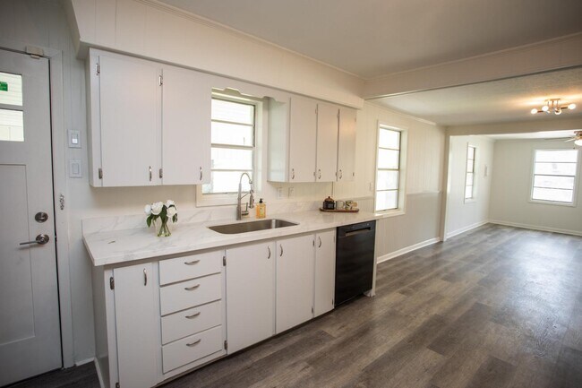 Building Photo - 408 Martin Luther King Jr Dr