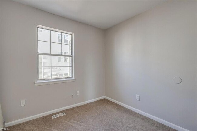 Building Photo - 436 Peregrine St