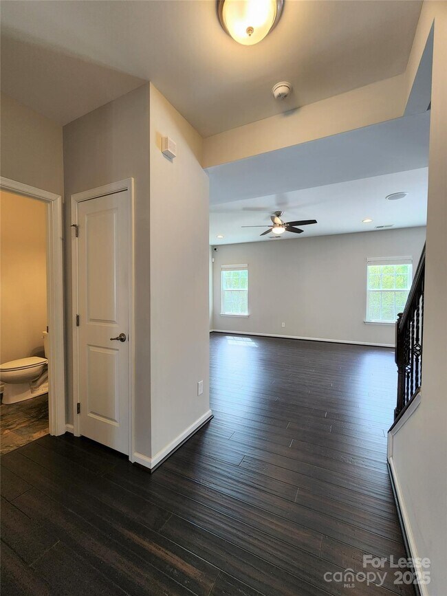 Building Photo - 1295 Farm Branch Dr SW