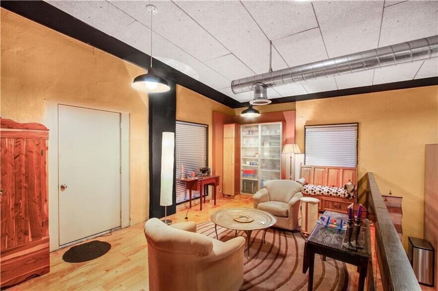 Building Photo - 847 Weeden St