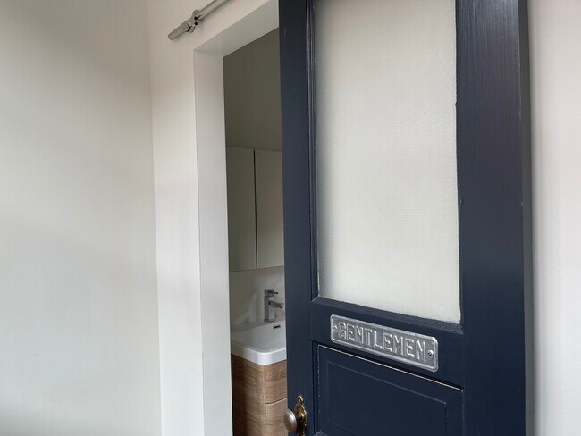 Building Photo - 116 E Council St