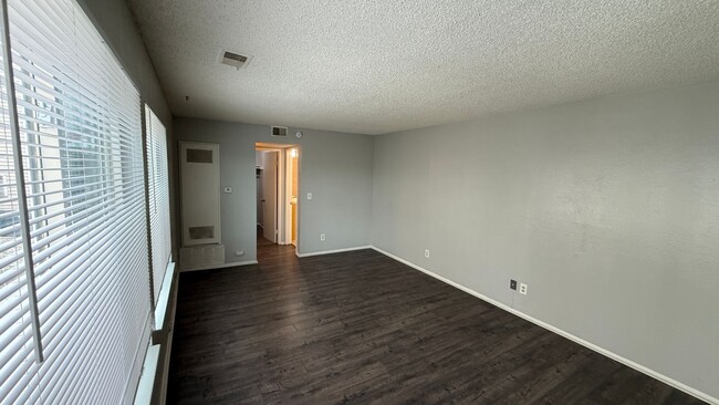 Building Photo - Studio Apartment in High Hollows Condominiums Private Staircase to Unit