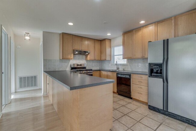 Building Photo - 8406 Stillwood Ln