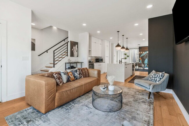 Building Photo - 1007 12th Ave N