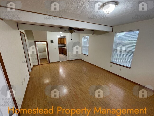 Building Photo - Room to breath!