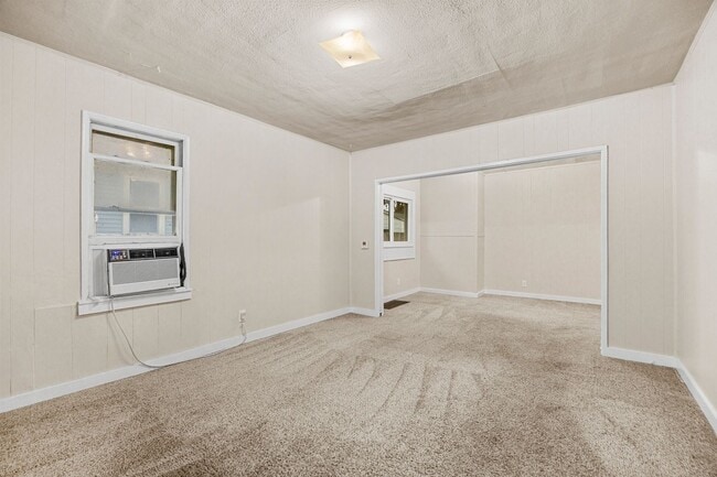 Building Photo - 3 Bedroom 1 Bath 2 Stall Detached Garage