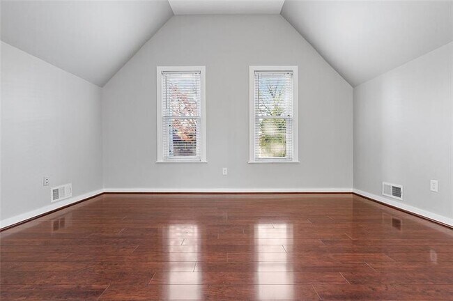 Building Photo - 715 Filbert St