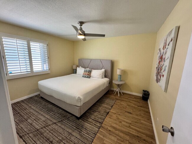 Building Photo - 8238 E Vista Dr