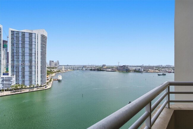 Building Photo - 888 Brickell Key Dr