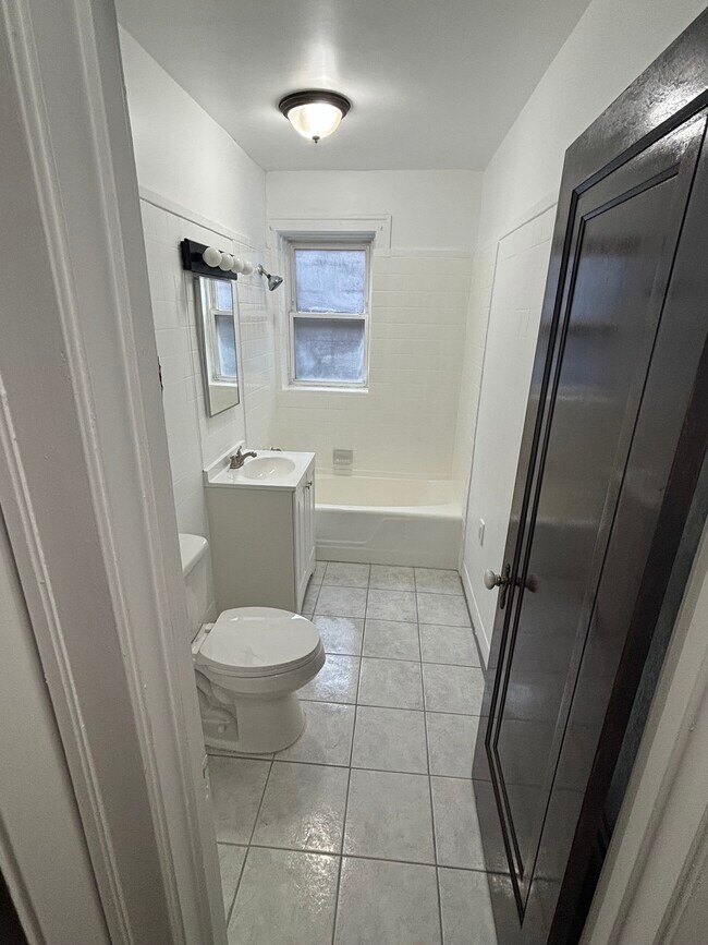 Building Photo - 7935 S Ellis Ave