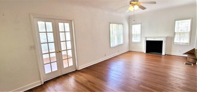 Building Photo - 438 26th St