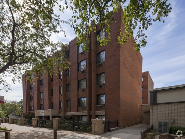 Building Photo - 6000 N Sheridan Rd