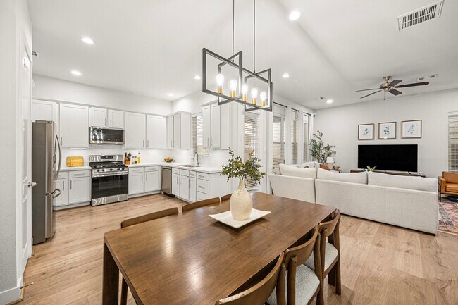 Building Photo - 8817 Hollister Pine Ct