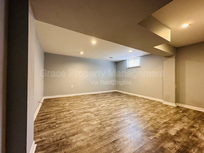 Building Photo - 1842 S Dahlia St