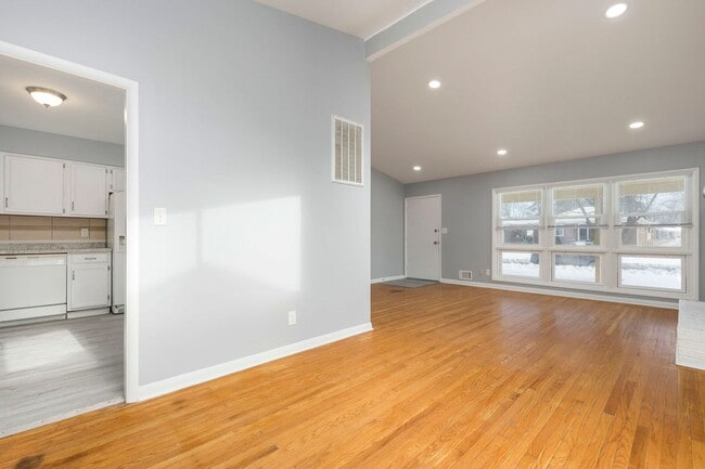 Building Photo - 3704 Greenwich Rd