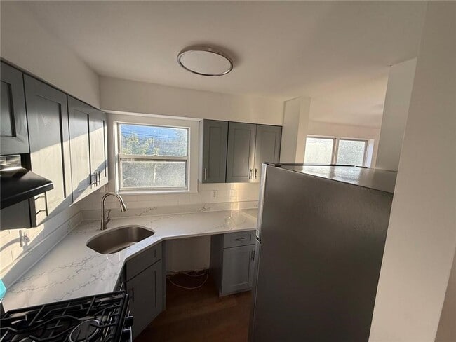 Building Photo - 120-36 Marsden St