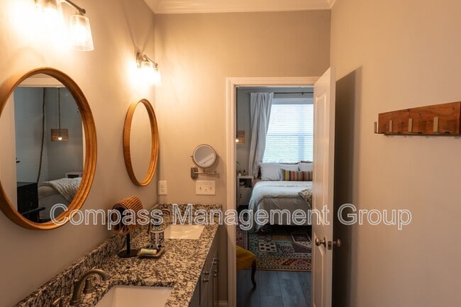 Building Photo - 933 E Churchwell Ave