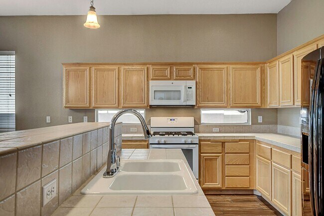 Building Photo - Gorgeous NW Single Story! 3 Car Garage! Serene Backyard.