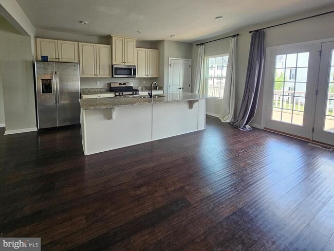 Building Photo - 251 Compass Dr