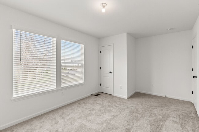 Building Photo - 126 Cardow Dr