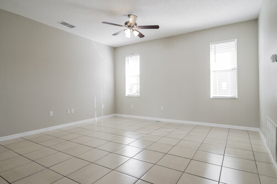 Building Photo - 562 Bristol Cir