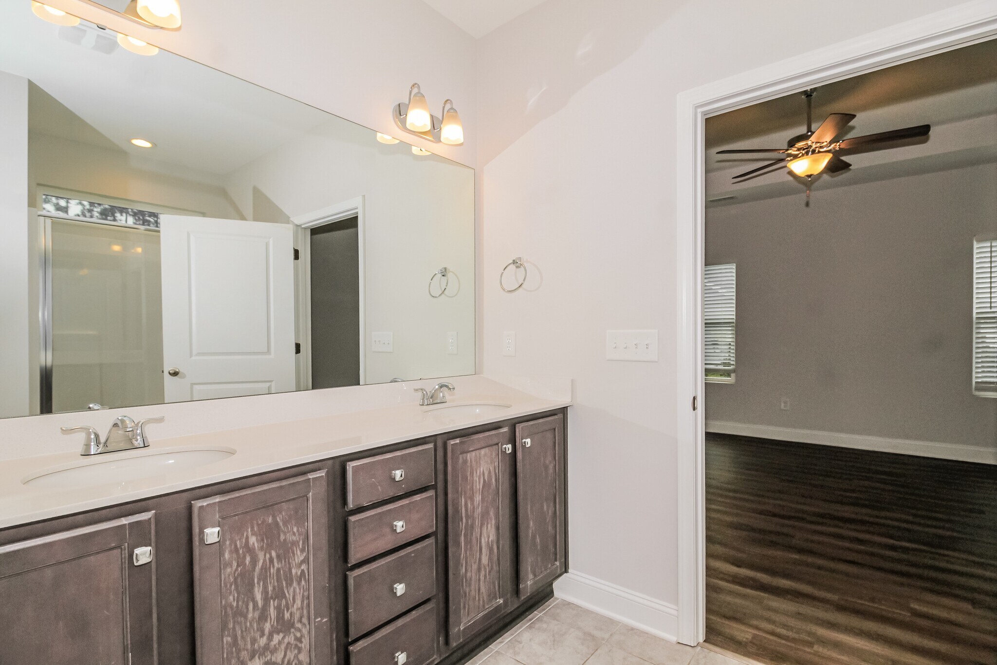 Building Photo - 1600 Carmelina Dr SE