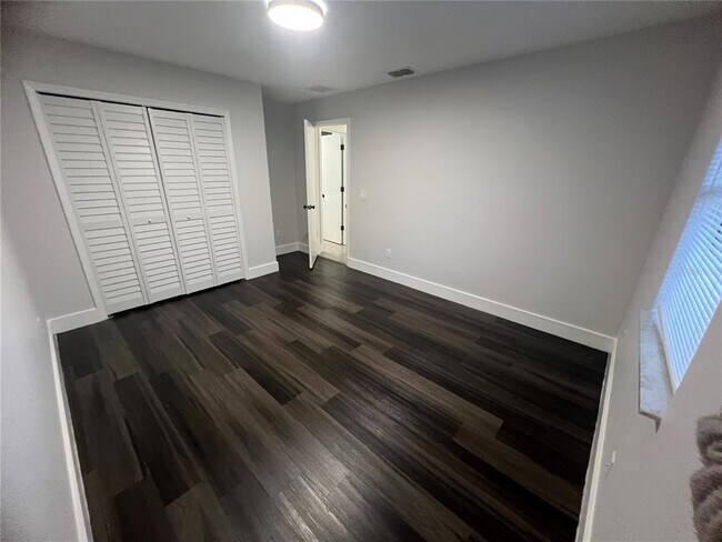 Building Photo - 7118 Caloosa Ct