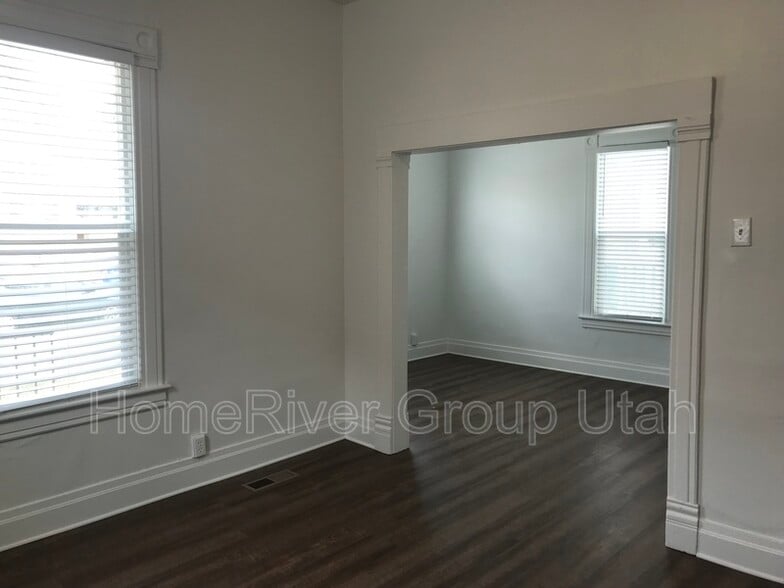 Building Photo - 920 Princeton Ave S