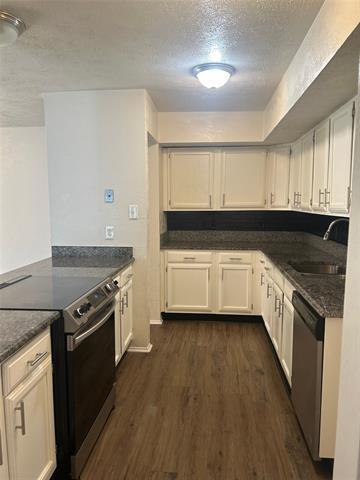 Building Photo - 4020 Blue Flag Ln