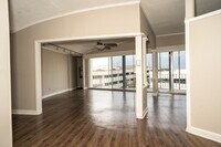 Building Photo - 823 S Water St