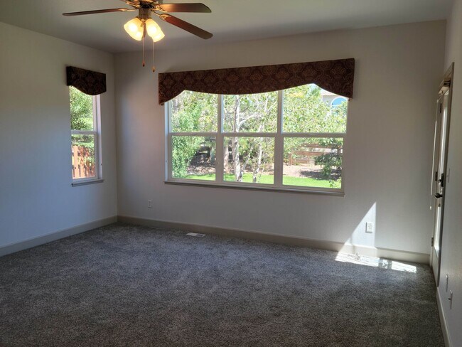 Building Photo - 5 Bed 3 Bath Ranch w/ AC - Available Now! ...