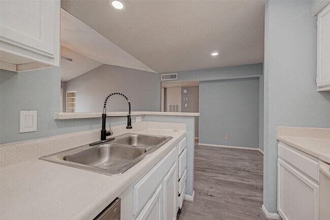 Building Photo - 14600 Fonmeadow Dr
