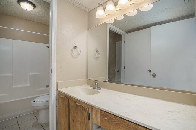 Building Photo - 10328 Chelmsford Dr