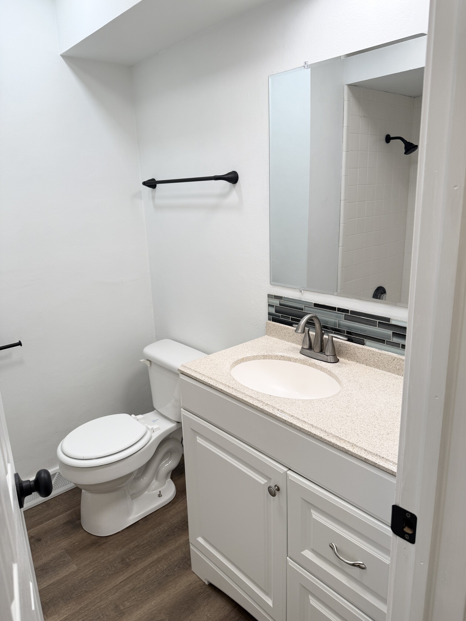 Main bathroom - 1522 E Camino Alto St