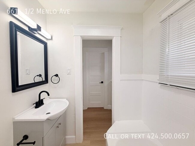 Building Photo - 6614 1/2 Menlo Ave-