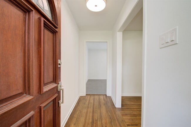 Building Photo - 8939 Rockhurst Dr