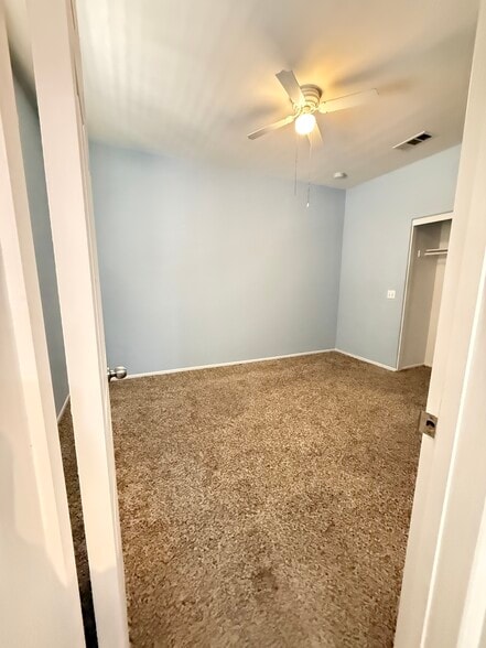 Building Photo - 5041 Delbon Way