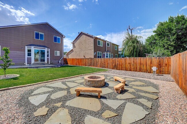 Building Photo - $2,225- 3bed/2bath Home in Fountain with B...