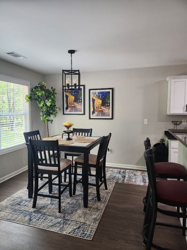 Building Photo - 210 Brittany Pointe Ln