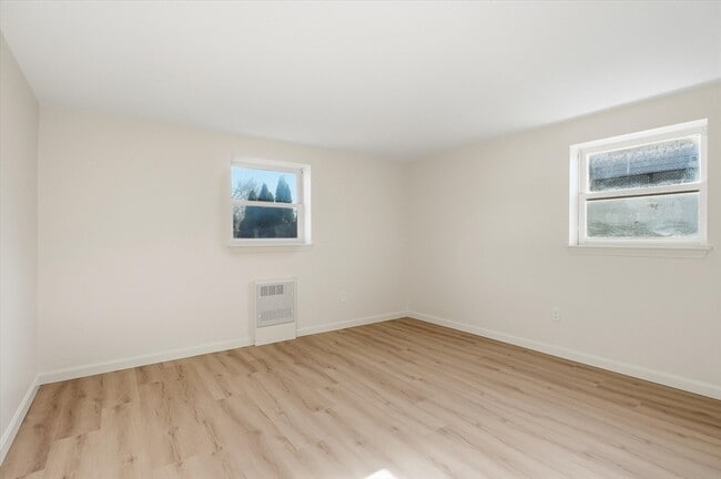 Building Photo - 237 Main St