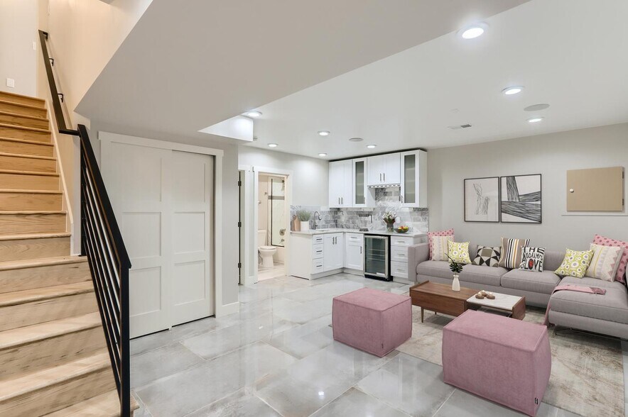 Building Photo - Exquisite Lincoln Park townhouse near 10th & Osage Station