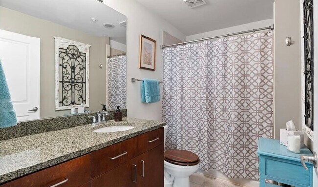 Building Photo - 1700 Bassett St