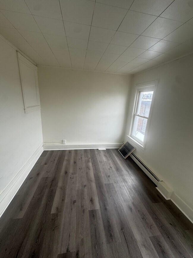 Building Photo - Beautifully Remodeled 4-bedroom Home located in Allentown