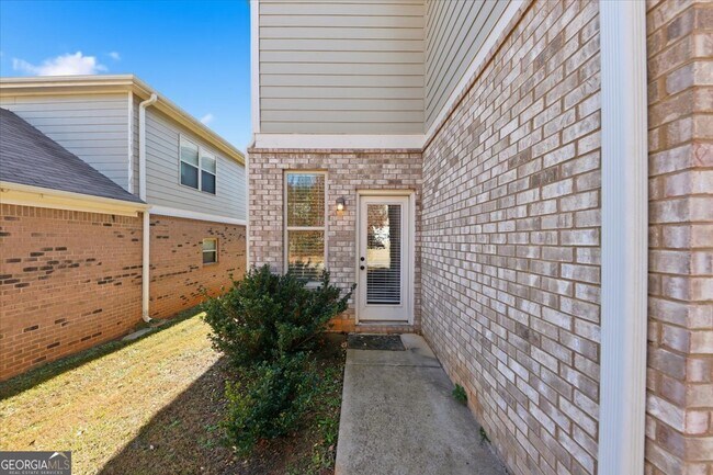 Building Photo - 541 Tulip Ln