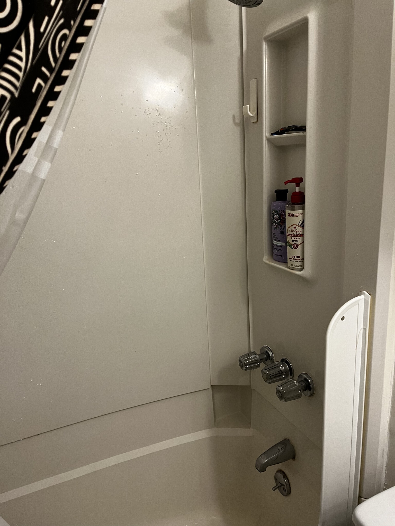 Shower - 627 S Negley Ave