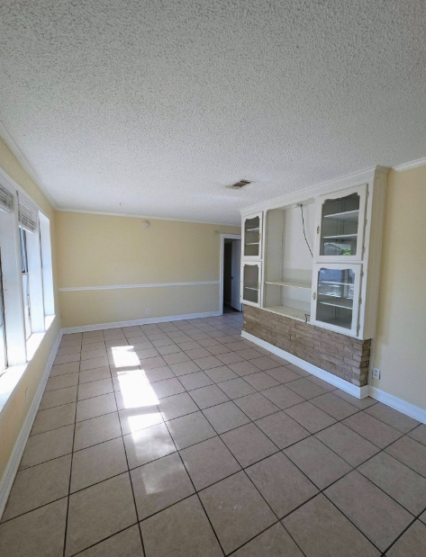 Building Photo - 412 Azalea Ave