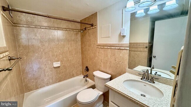 Building Photo - 1425 4th St SW
