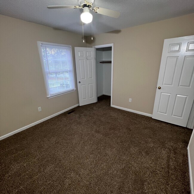 Building Photo - 2905 Cedar Creek Rd