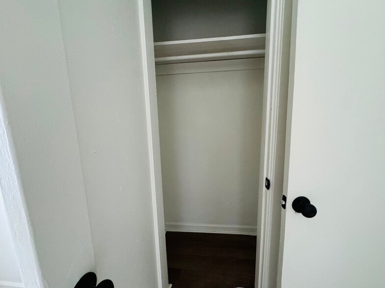 Building Photo - 1983 Lambert St